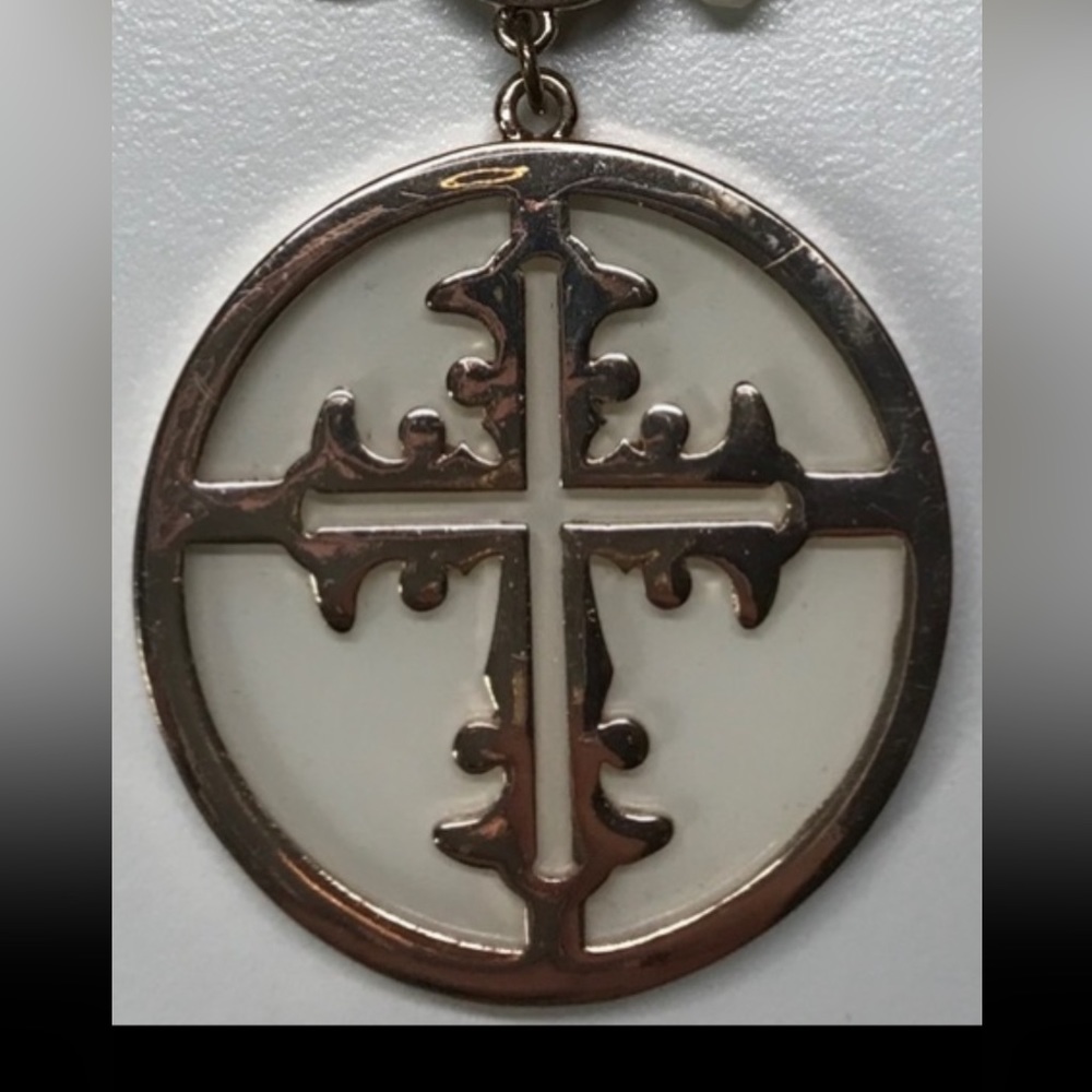 Vintage Y necklace with Victorian cross with white wooden beads